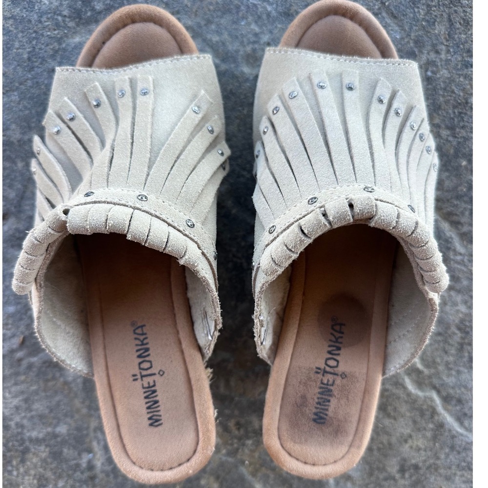 Minnetonka Tan Suede Espadrille Wedge Sandals Peep Toe Ankle Studded 8